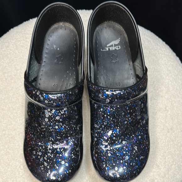 Woman’s Blacks Danskos - Picture 2 of 6